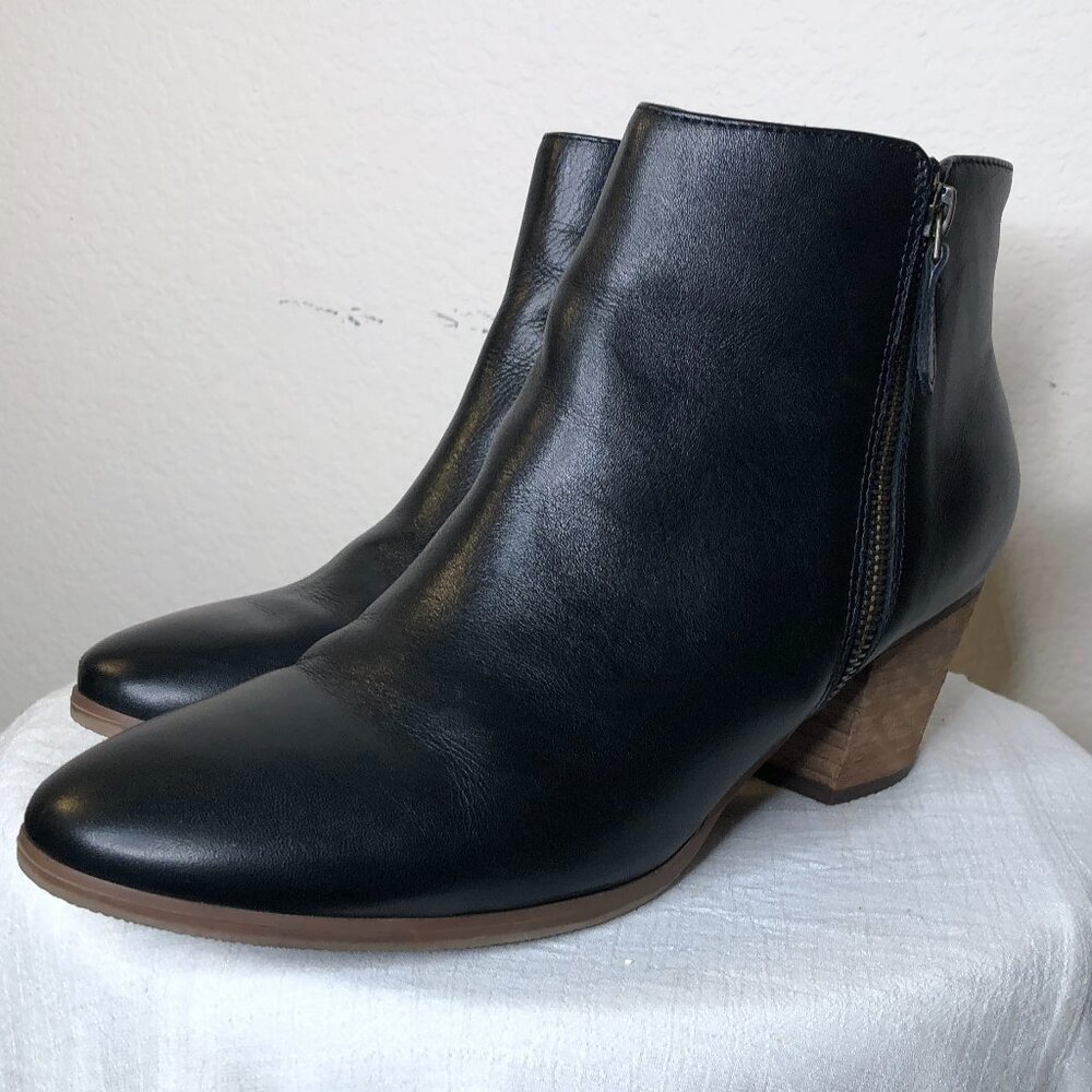 LIKE NEW, Gorgeous, "Crown Vintage" Black Leather Ankle Boots/ 11M